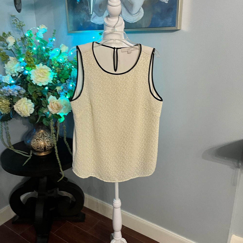 Loft cream color top , great condition size small.
